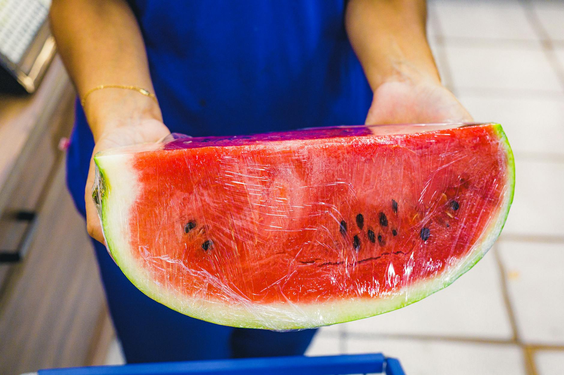 Varejo brasileiro registra alta e surpreende analistas do Itaú BBA